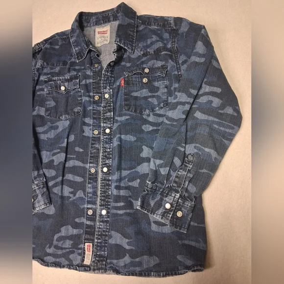 Levi's Blue Camo Denim Shirt - Picture 2 of 8